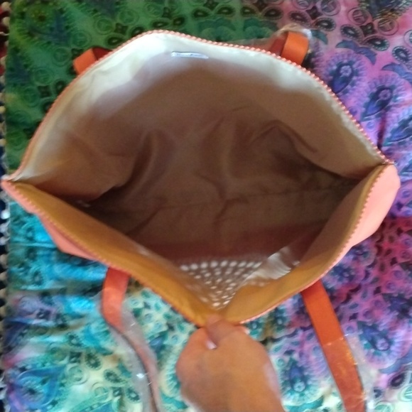 Neiman Marcus large women's leather tote bag. - Picture 2 of 3